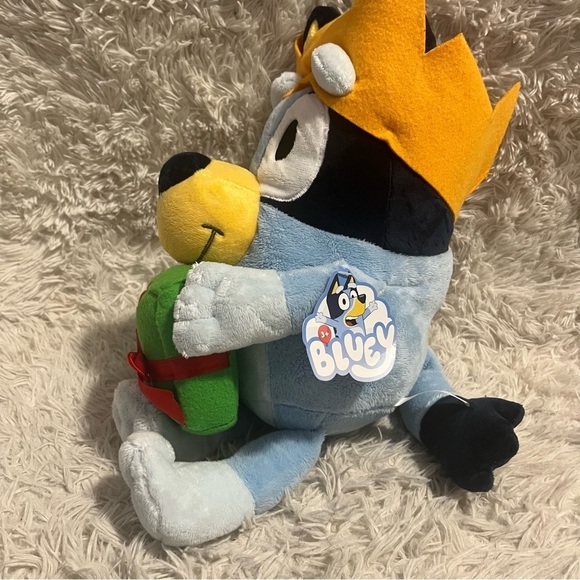 Bluey Christmas Crown and Gift Plush Toy Limited Edition NWT - Picture 6 of 11